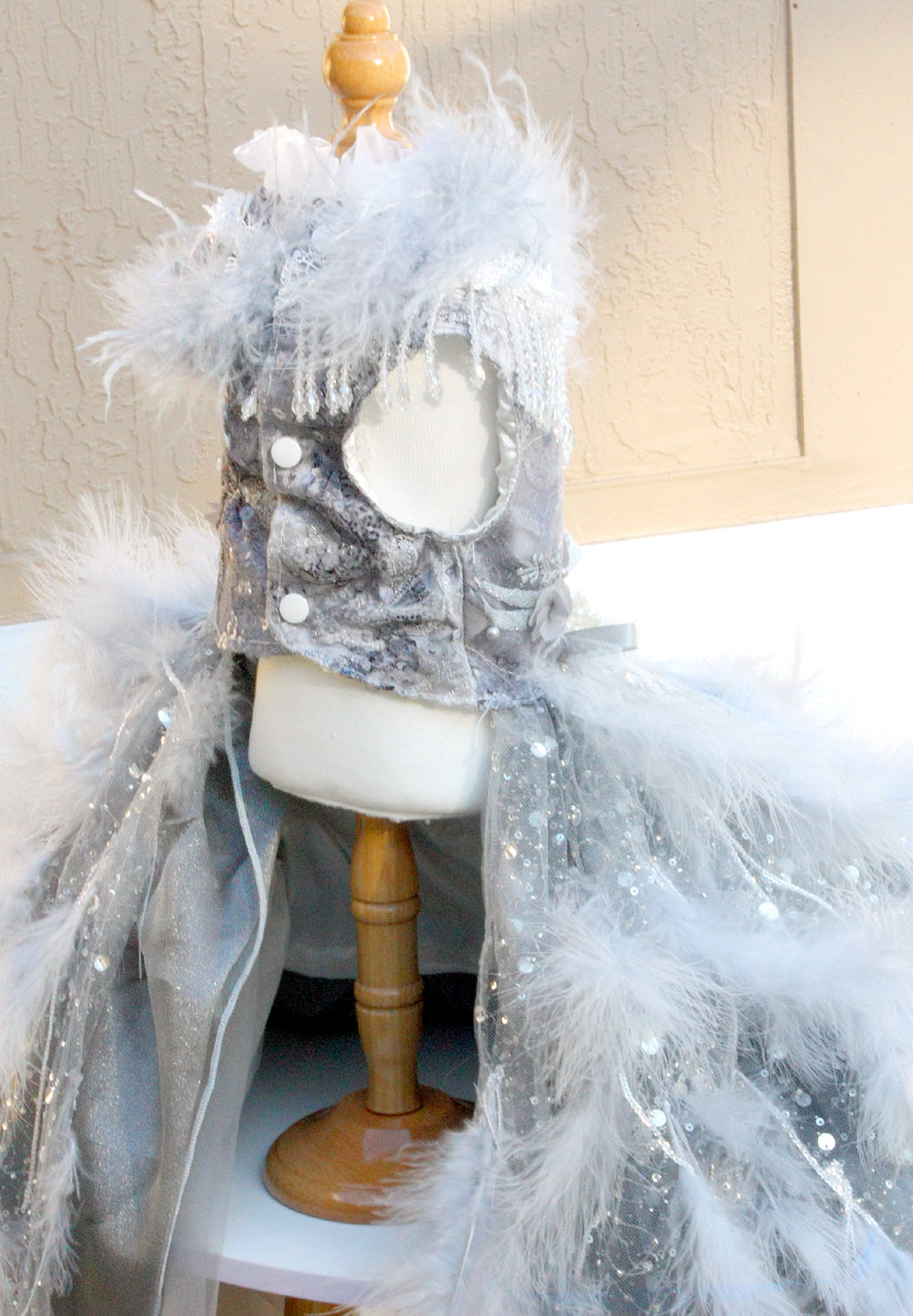 Silver Swan Feather Couture Dog Dress – Luxury Crystal Wedding Gown with Feather Train & Pearl Details